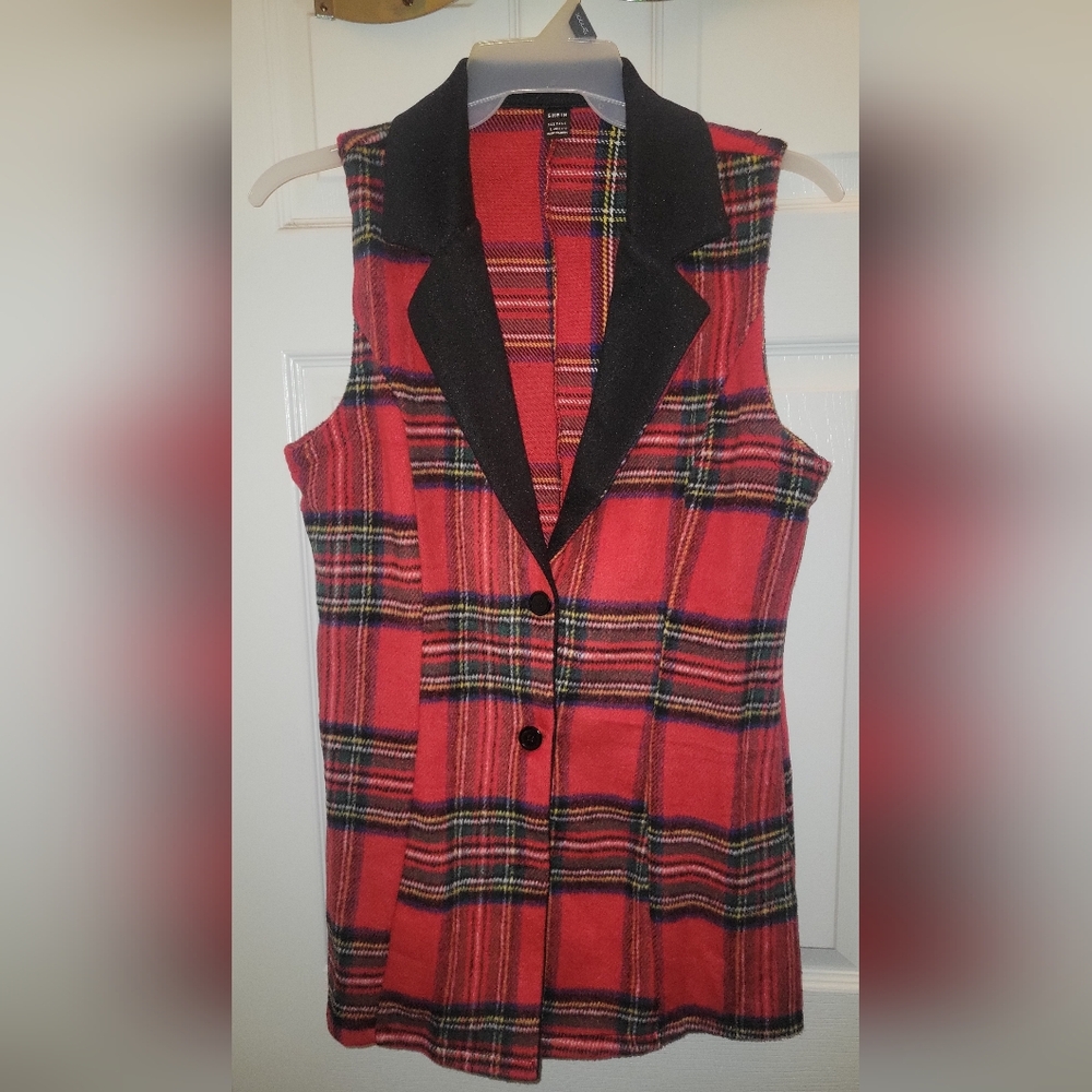 SHEIN Tartan Plaid Vest with Black Accents